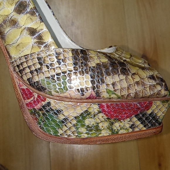 Aldo 39  Snakeskin and Floral open toe pumps ♥ 3/$40​ - Picture 9 of 10